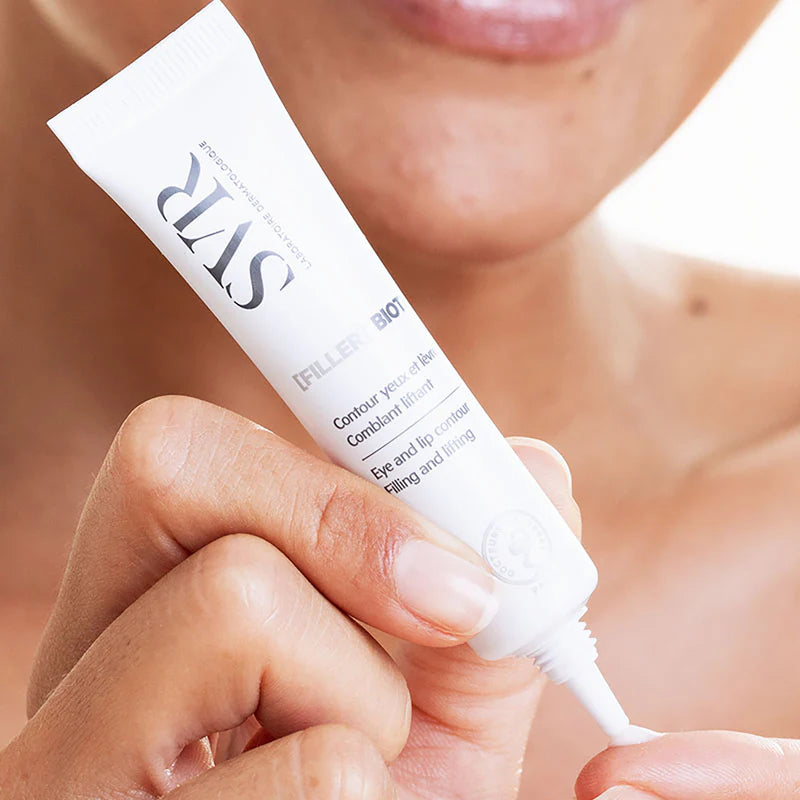 Texture fondante du SVR Filler Biotic – crème légère pour lisser les rides, hydrater intensément et restaurer la densité cutanée