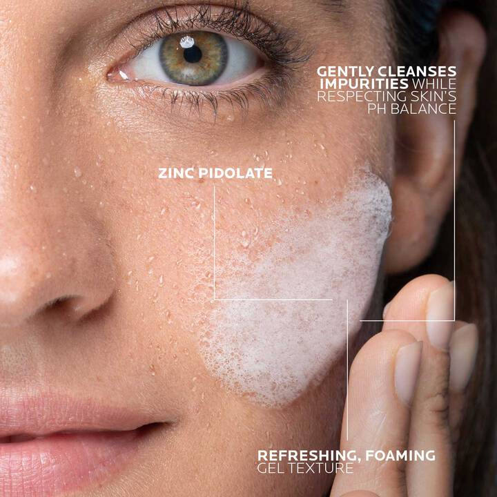 La Roche-Posay Effaclar Purifying Foaming Gel 400ml held in hand – cleanser for oily, acne-prone skin.