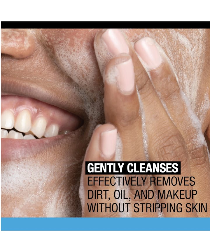Neutrogena Hydro Boost Gel Cleanser held in hand – hydrating cleanser with hyaluronic acid for soft, refreshed skin.