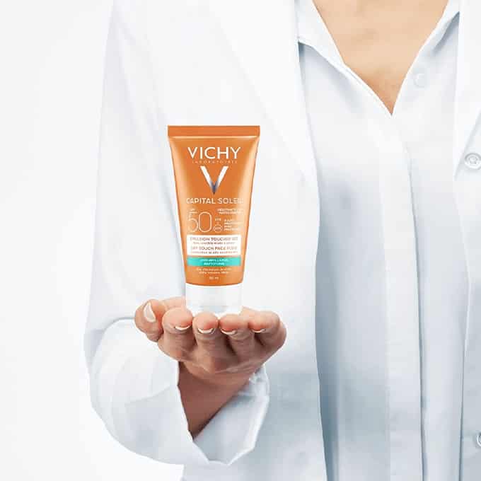 VICHY Capital Soleil Dry Touch Face Fluid BB Tinted SPF50+ – fluide solaire teinté haute protection SPF50+ à finition dry touch pour un teint unifié et mat