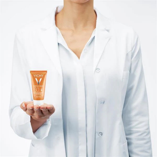 VICHY Capital Soleil Dry Touch Face Fluid SPF50+ – fluide solaire haute protection SPF50+ à finition dry touch pour un teint mat et sans brillance
